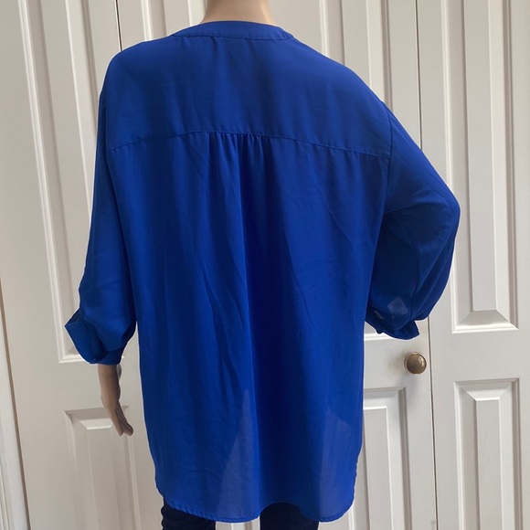 Covington Womens 1X Blue Button Front Blouse. Blue color. Long Sleeve or rolled. - Picture 6 of 12